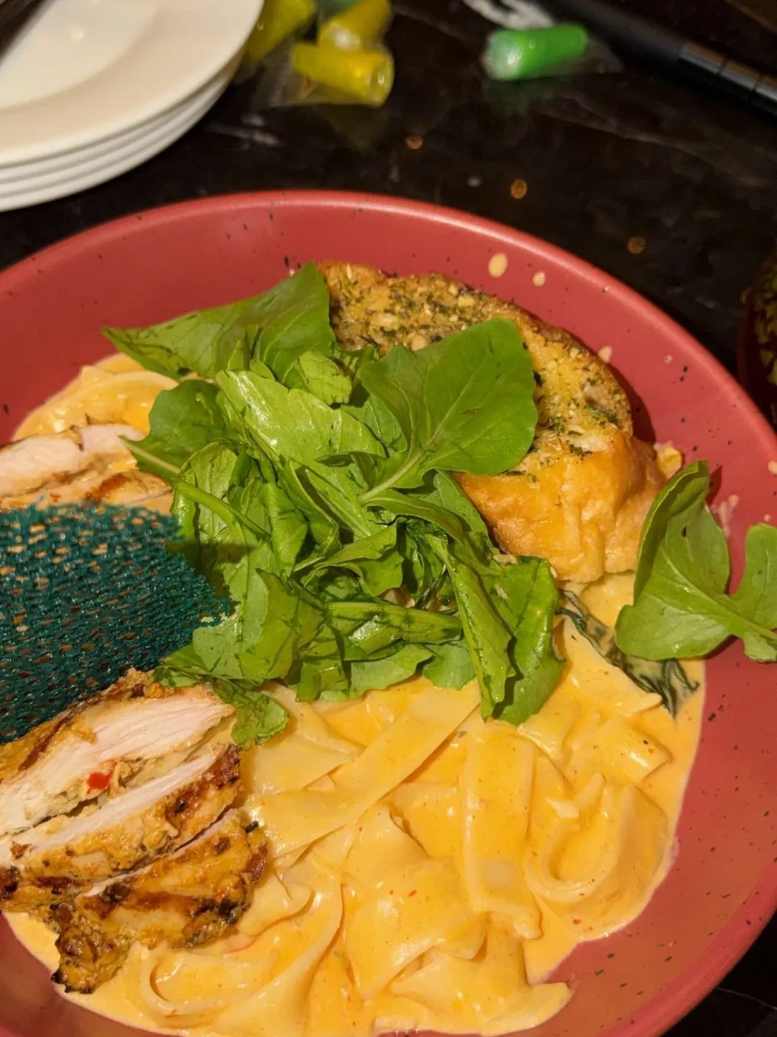 Creamy pasta with grilled chicken and greens