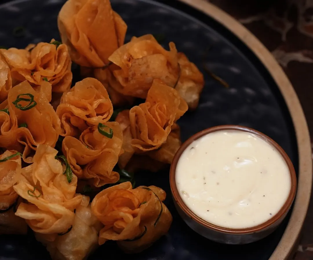 Golden crispy wontons with a creamy dip